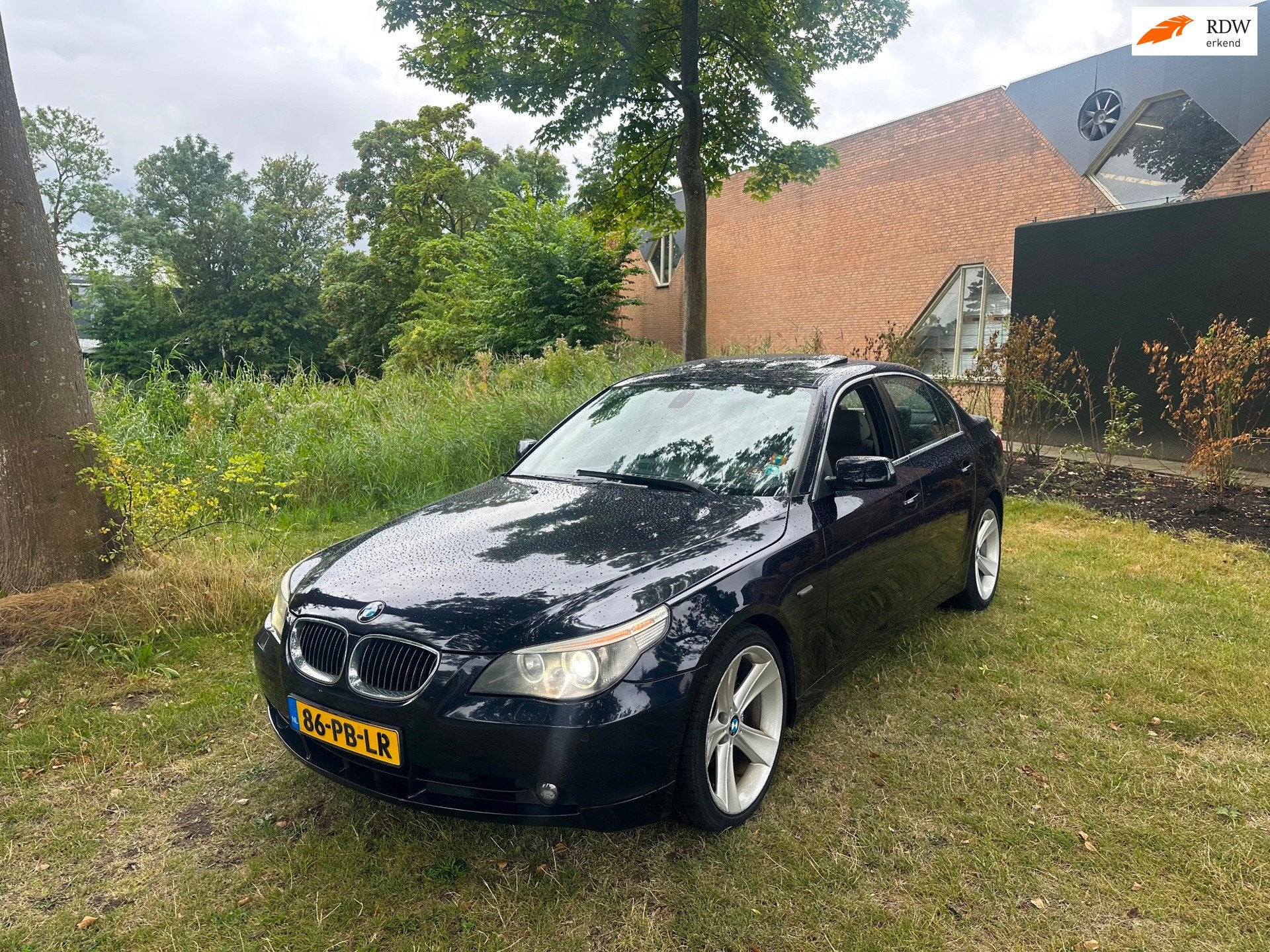 BMW 5-serie 530d Airco Cruise Pano PDC Leder Xenon, Auto's, Achterwielaandrijving, Gebruikt, 2993 cc, 2000 kg