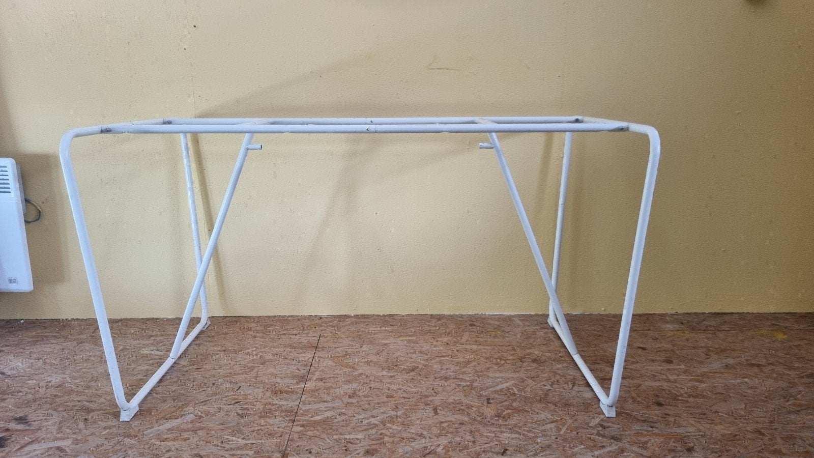 Gratis Ikea bureau/tafel onderstel - Wit metaal, Ophalen of Verzenden, Gebruikt