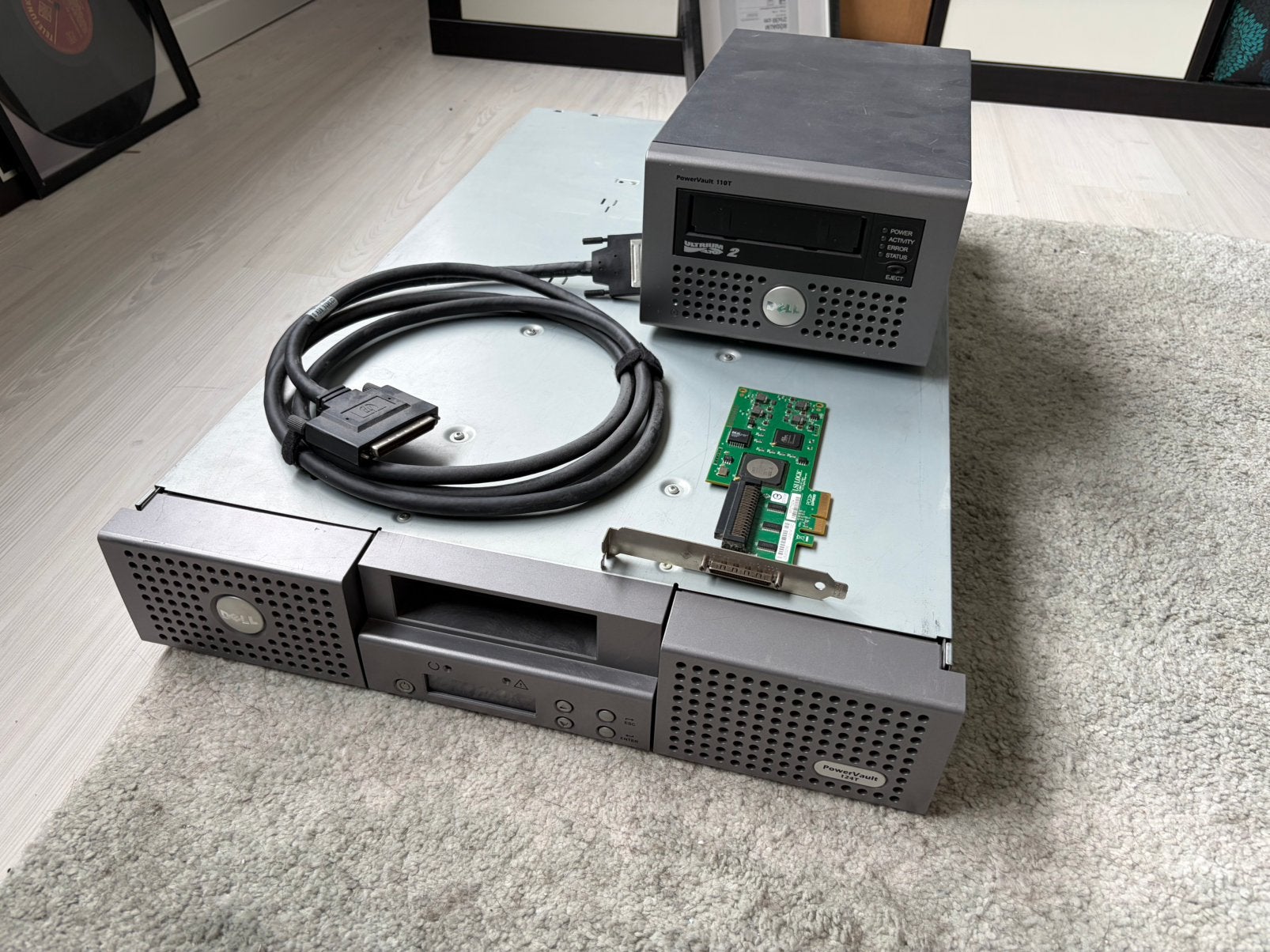 Dell PowerVault 124T + PowerVault 110T + LTO-2 + SCSI-kaart, Ophalen of Verzenden, Gebruikt, Onbekend