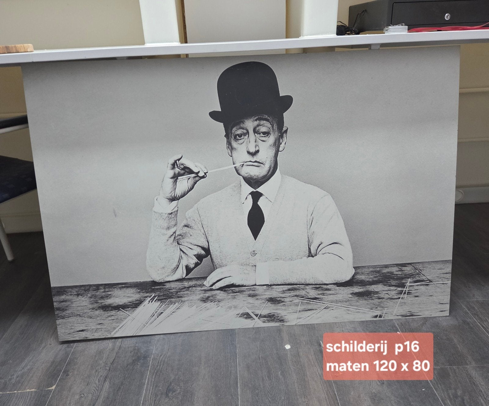 Schilderij P16: Man met bolhoed en spaghetti, 120x80 cm, Ophalen, Overige materialen, Print, Portret