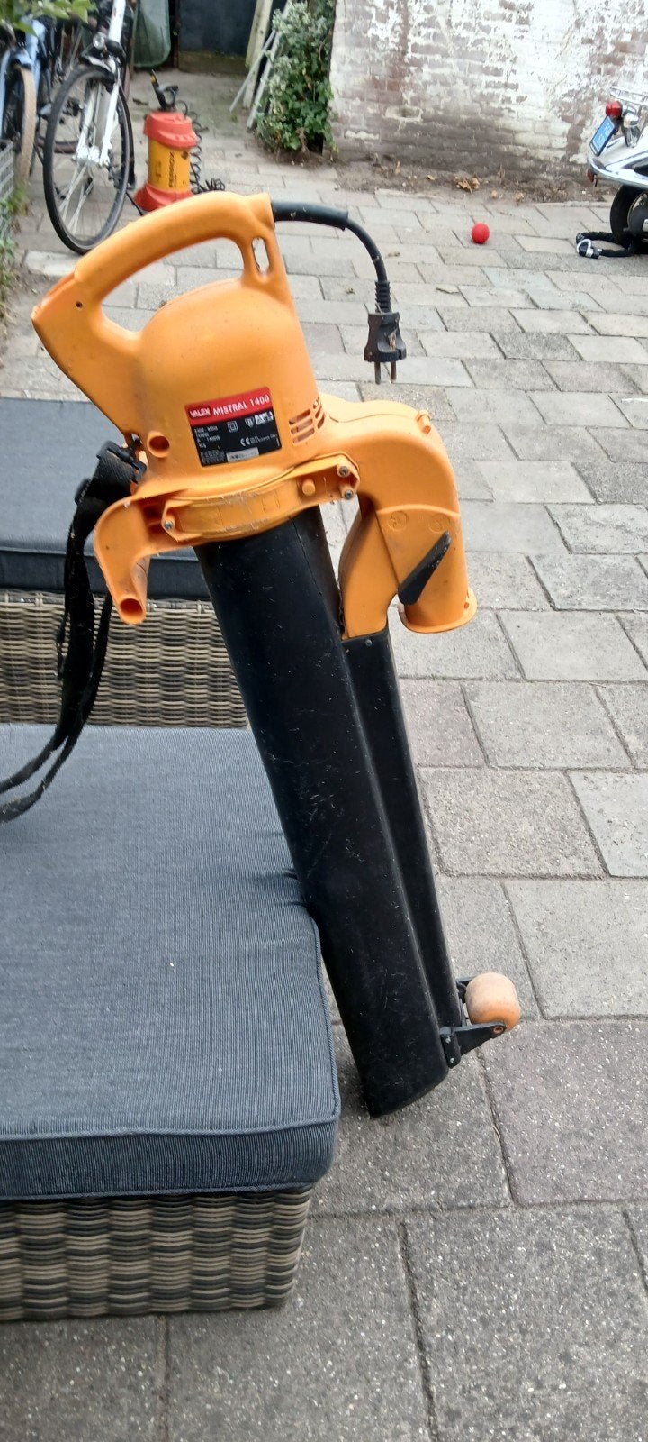 Valex Mistral 1400 Bladblazer/Bladzuiger, Tuin en Terras, Ophalen, Gebruikt, Met zuigfunctie, Handgedragen