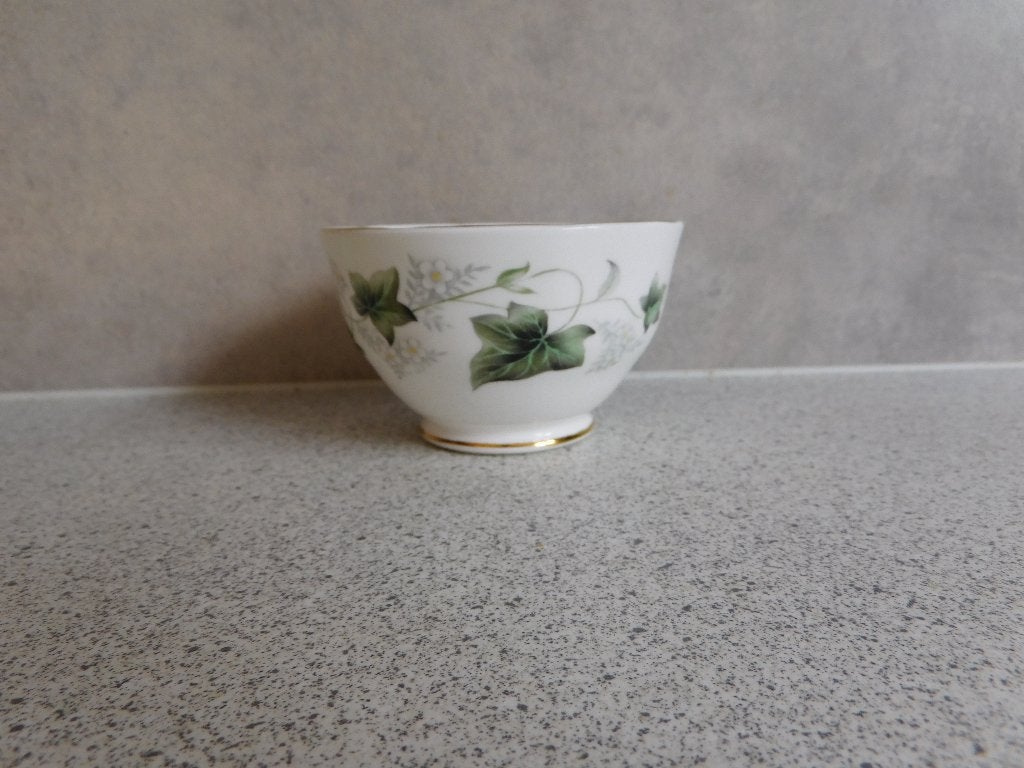 Duchess Ivy Fine Bone China Kom - 9,5x6 cm, Overige merken, Klassiek, Ophalen of Verzenden, Zo goed als nieuw