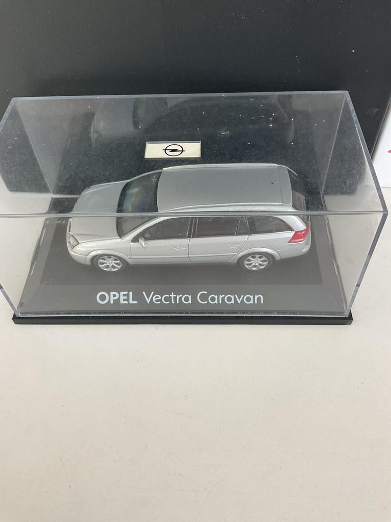 Opel Vectra Caravan Station, Hobby en Vrije tijd, Modelauto's | 1:43, Ophalen, Zo goed als nieuw, Auto