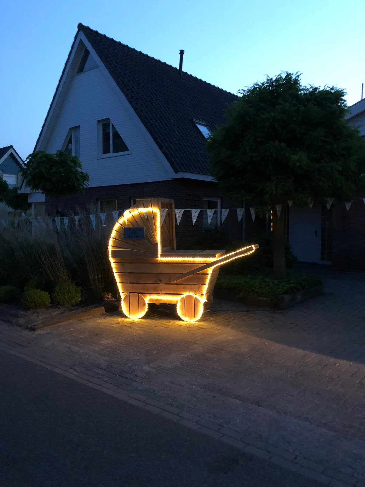Te huur Houten kinderwagen/geboortebord, Ophalen, Zo goed als nieuw