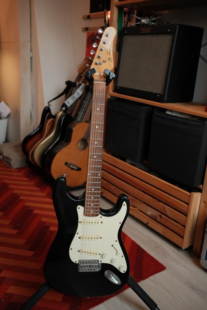 Jay Turser Stratocaster - Zwart, Muziek en Instrumenten, Ophalen, Gebruikt, Solid body, Overige merken