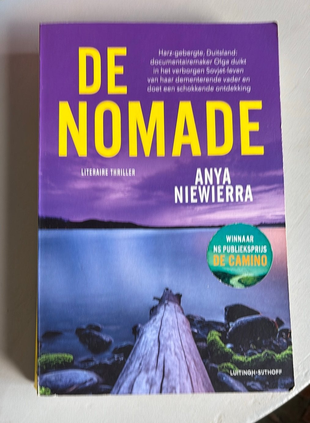 Anya Niewierra - De nomade, Boeken, Thrillers, Zo goed als nieuw, Ophalen of Verzenden
