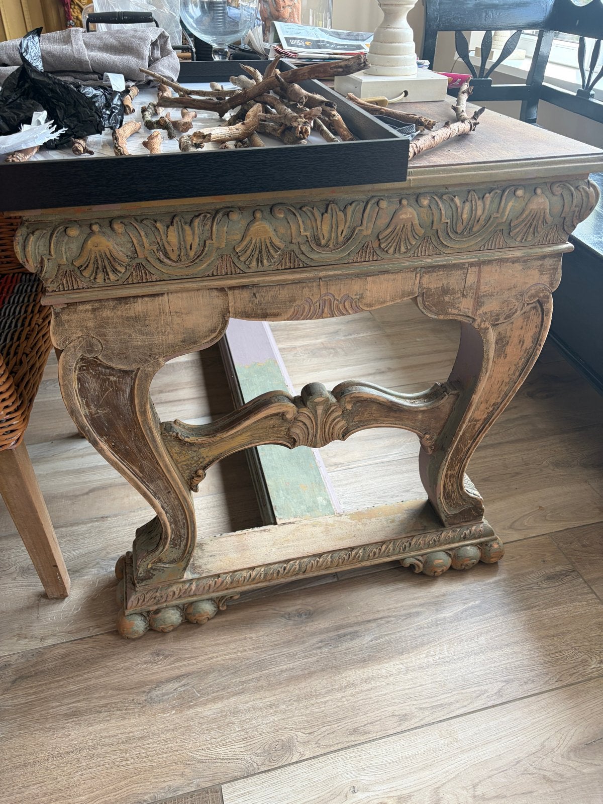 Decoratieve tafel met houtsnijwerk, Antiek en Kunst, Ophalen