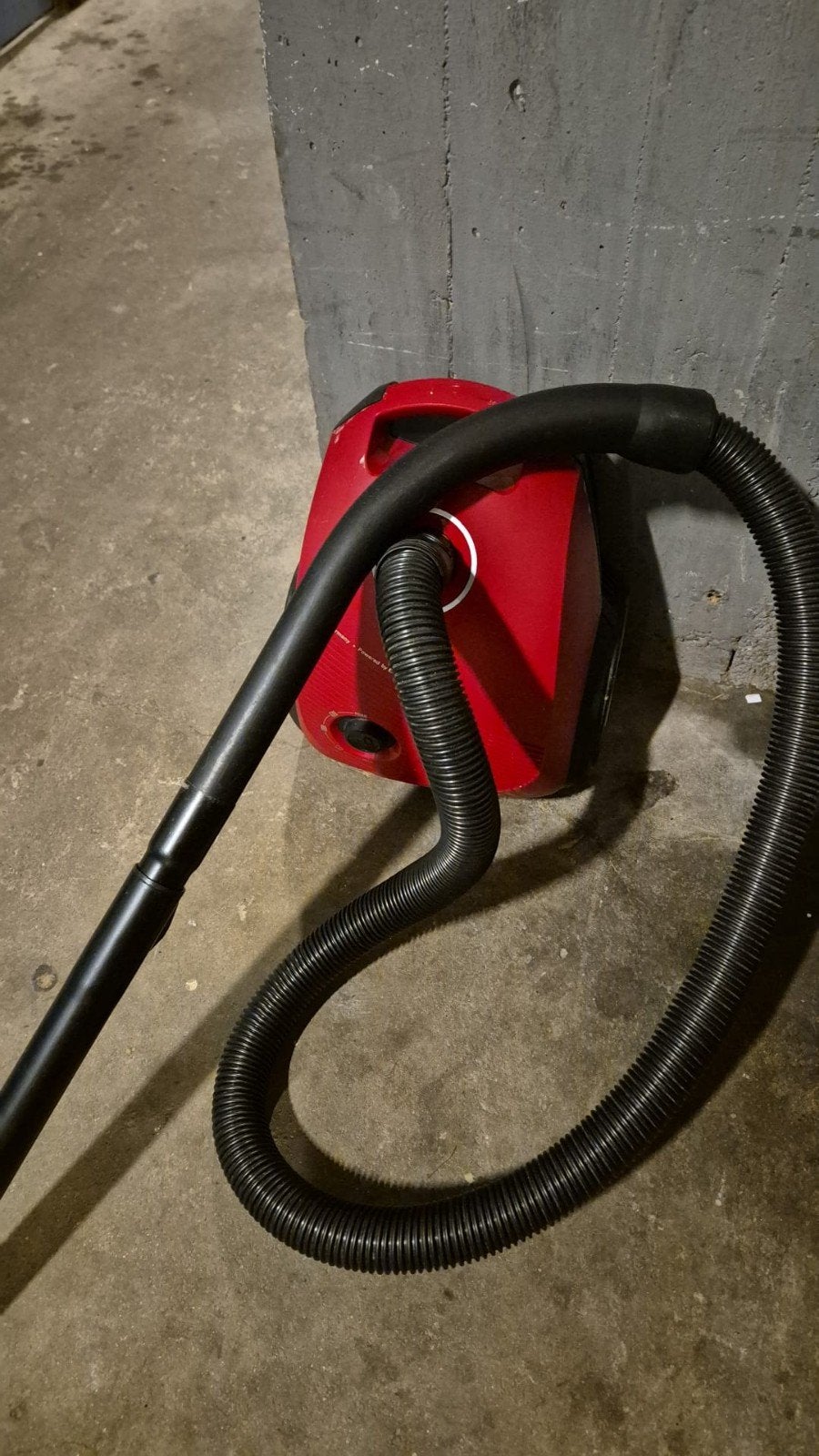 Bosch Stofzuiger Serie 2 - Rood, 600W, Stofzak, Gebruikt, Bosch, Ophalen of Verzenden