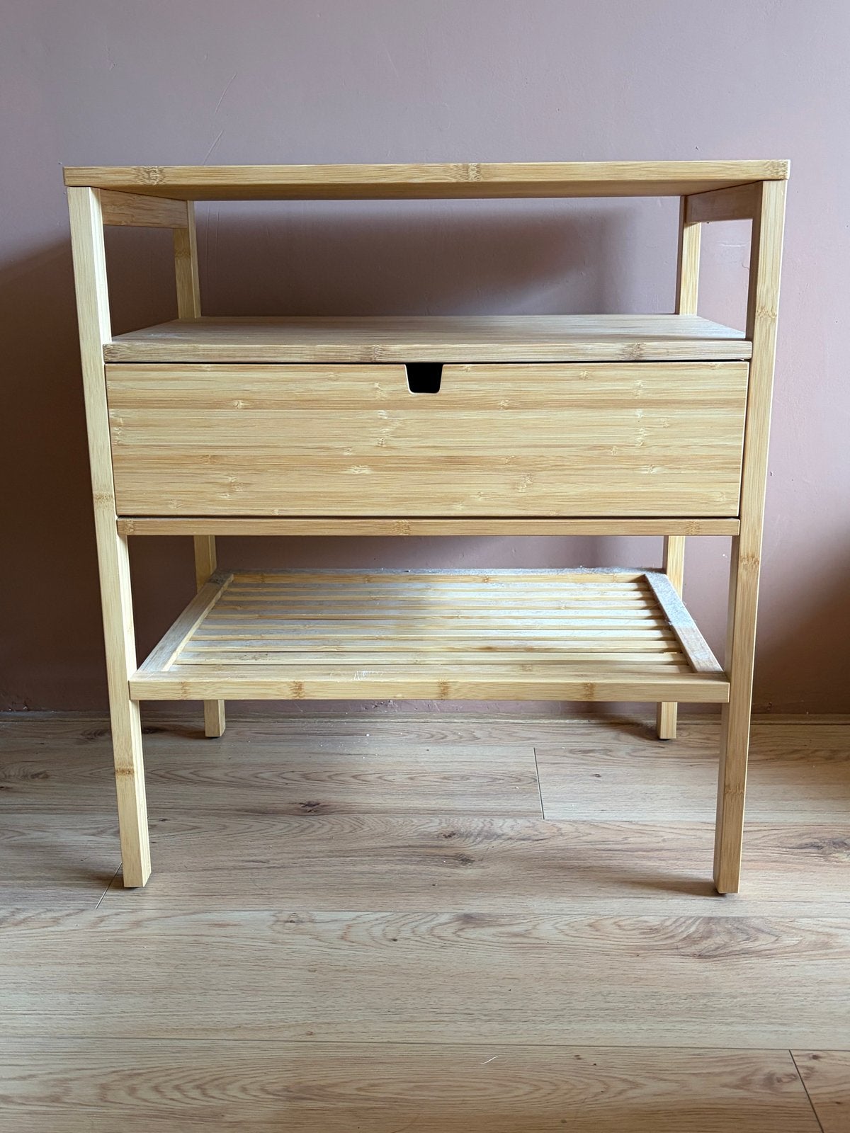 Ikea NORDKISA Nachtkastje/Bijzettafel van Bamboe met lade, Huis en Inrichting, Slaapkamer | Nachtkastjes, Ophalen, Gebruikt, 55 tot 70 cm
