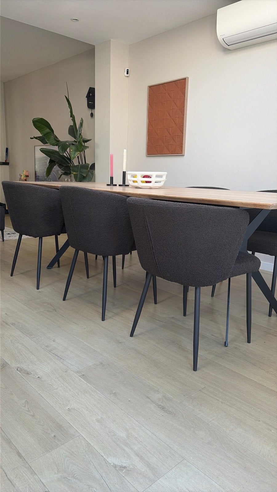 Set van 4 Eleonora Santos Bouclé eetkamerstoelen, Huis en Inrichting, Stoelen, Ophalen, Zwart, Zo goed als nieuw, Vier