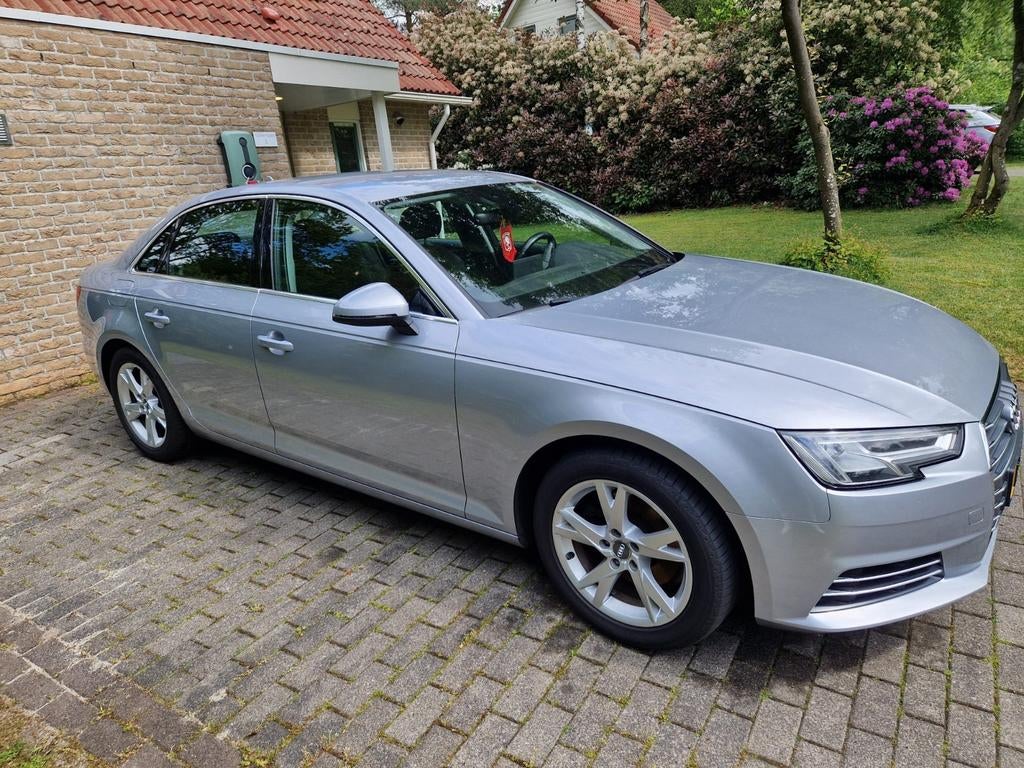 Super mooie audi A4 sedan silver grijs met., Stof, 4 cilinders, A4, Particulier