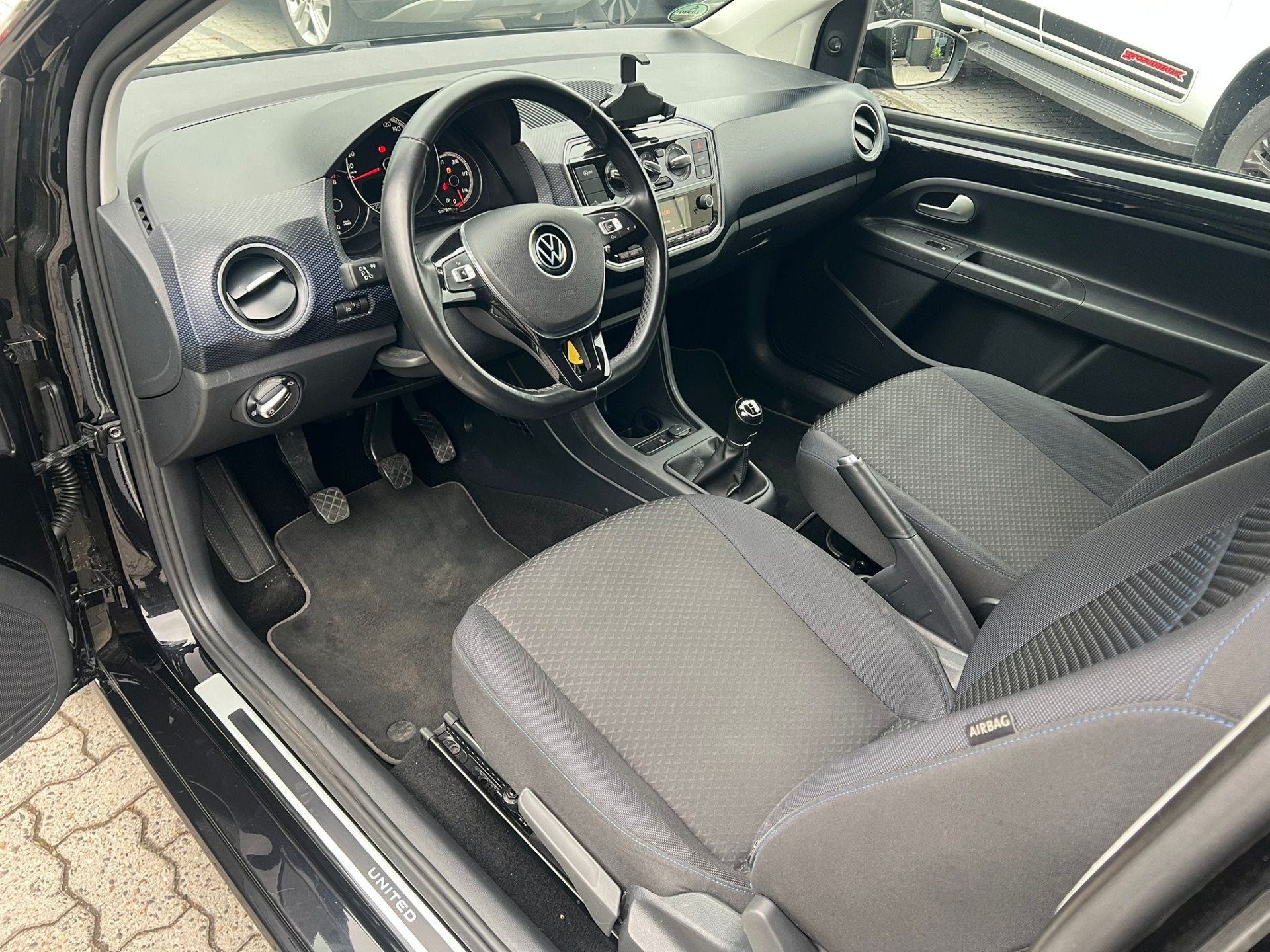 Volkswagen up! 1.0 airco, cruise, multistuur, elek ramen, Auto's, Voorwielaandrijving, Stof, Gebruikt, 4 stoelen