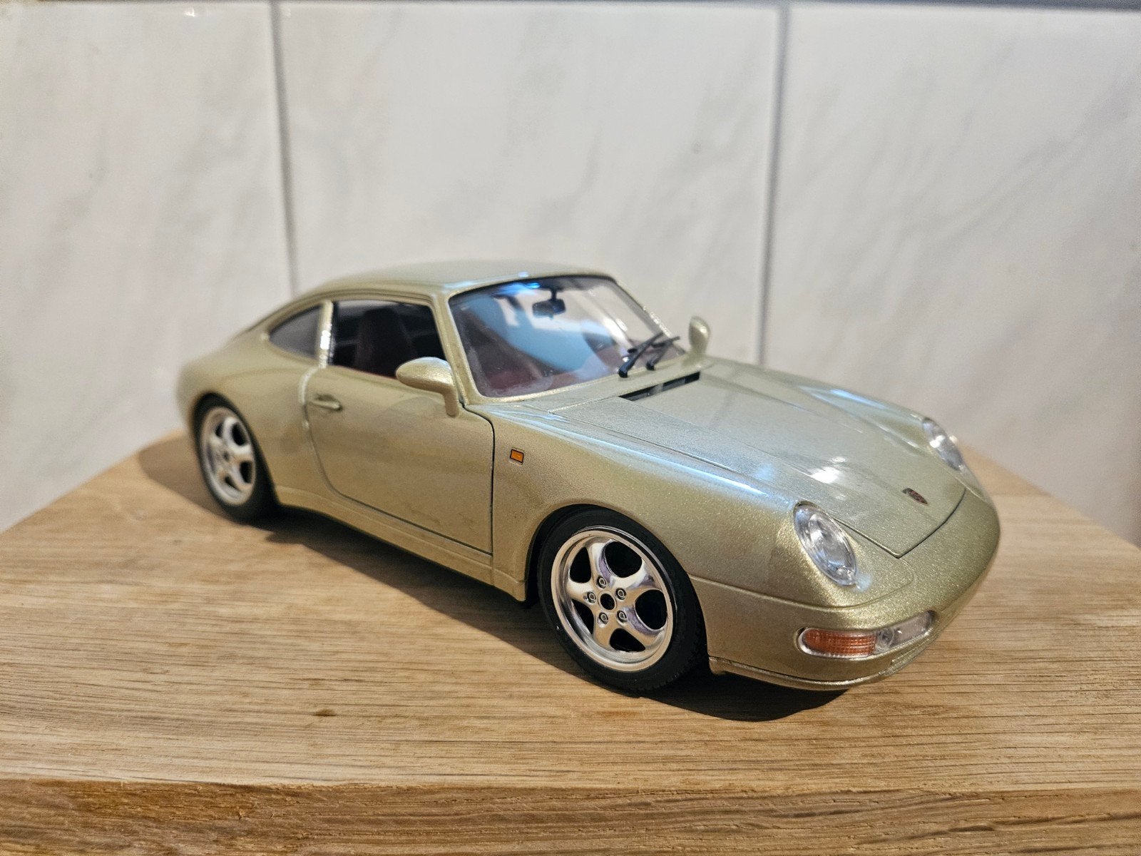 Burago Porsche 911 Carrera Champagne, Ophalen of Verzenden, Zo goed als nieuw, Bburago