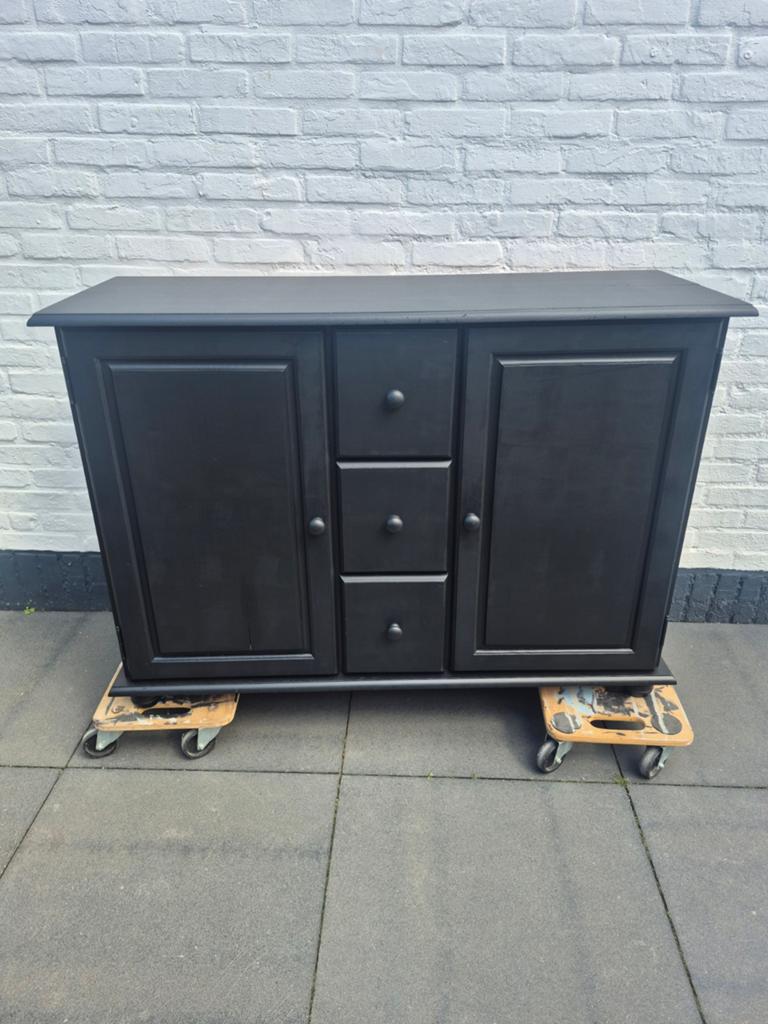 Matzwarte dressoir, Ophalen, 25 tot 50 cm, 100 tot 150 cm
