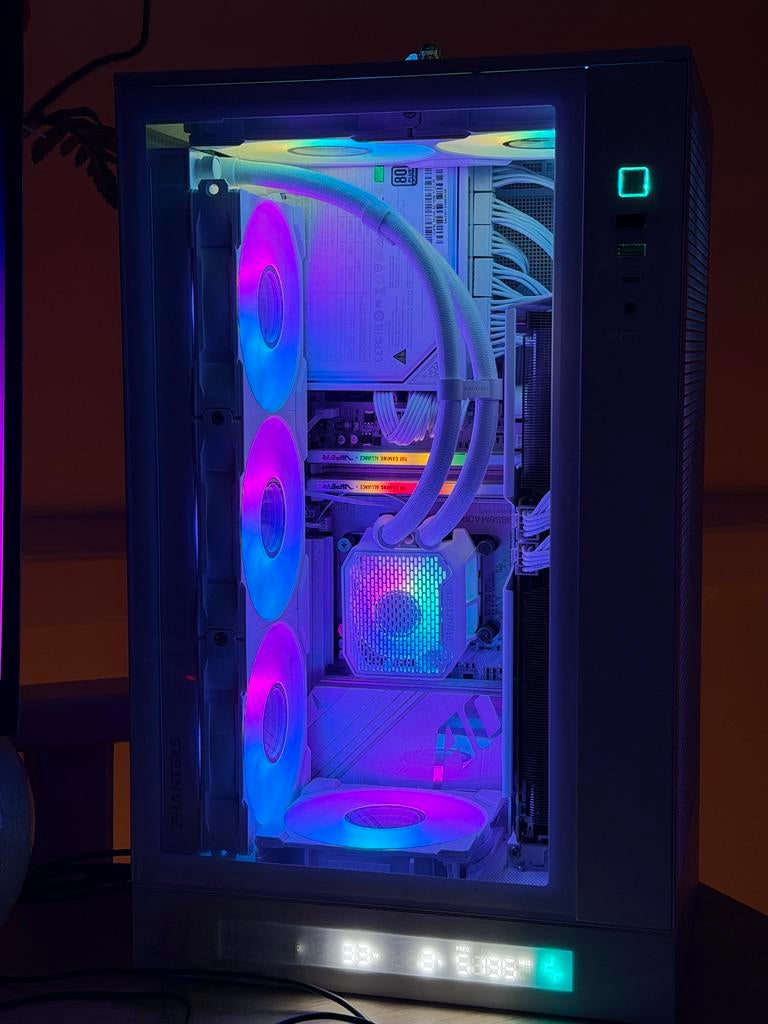 High-end gamepc Ryzen 7 9800X3D, RX9070XT, 48GB DDR-5, 4TB, Ophalen, 64 GB of meer, Zo goed als nieuw, Gaming