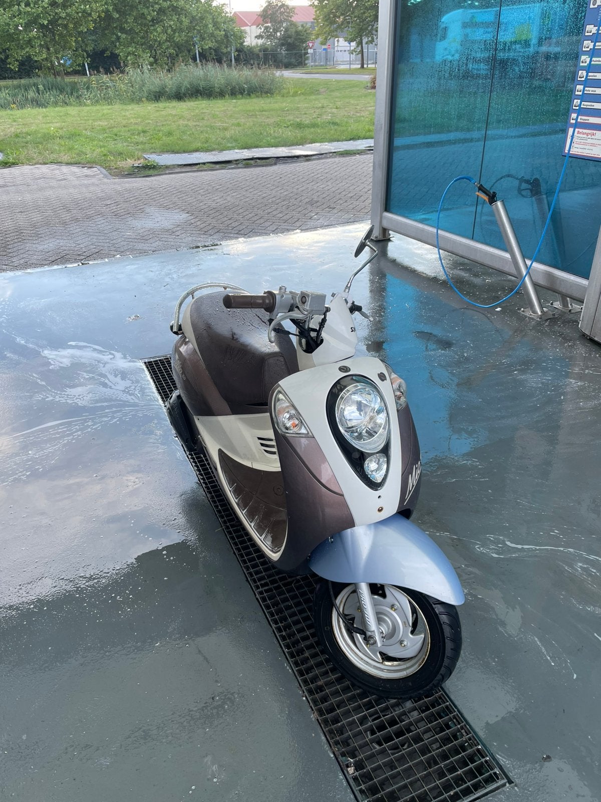 Sym mio snor, Zo goed als nieuw, Benzine, 50 cc, Maximaal 25 km/u