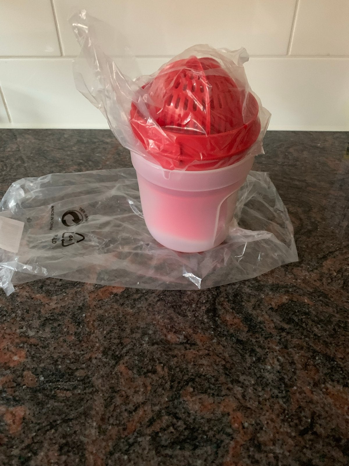 Tupperware citruspers met beker - Nieuw in verpakking, Beker of Kan, Nieuw, Ophalen of Verzenden, Met deksel