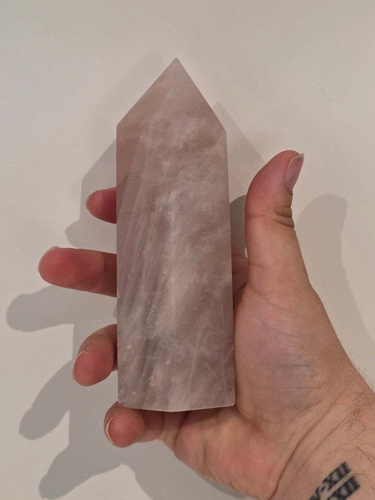 Grote Rozenkwarts Obelisk - 512 gram, Verzenden, Zo goed als nieuw