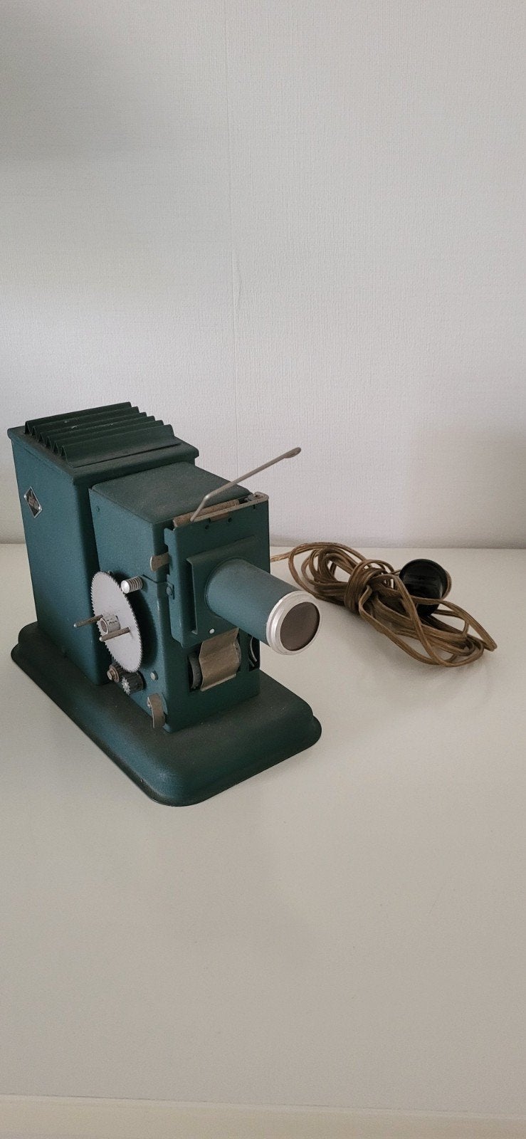 Vintage EHA Diaprojector met 17 Real-Film-Strips, Audio, Tv en Foto, Diaprojectors, Ophalen of Verzenden, Gebruikt, Met scherm