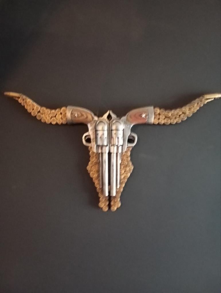 Wanddecoratie longhorn met revolvers, Ophalen, Nieuw