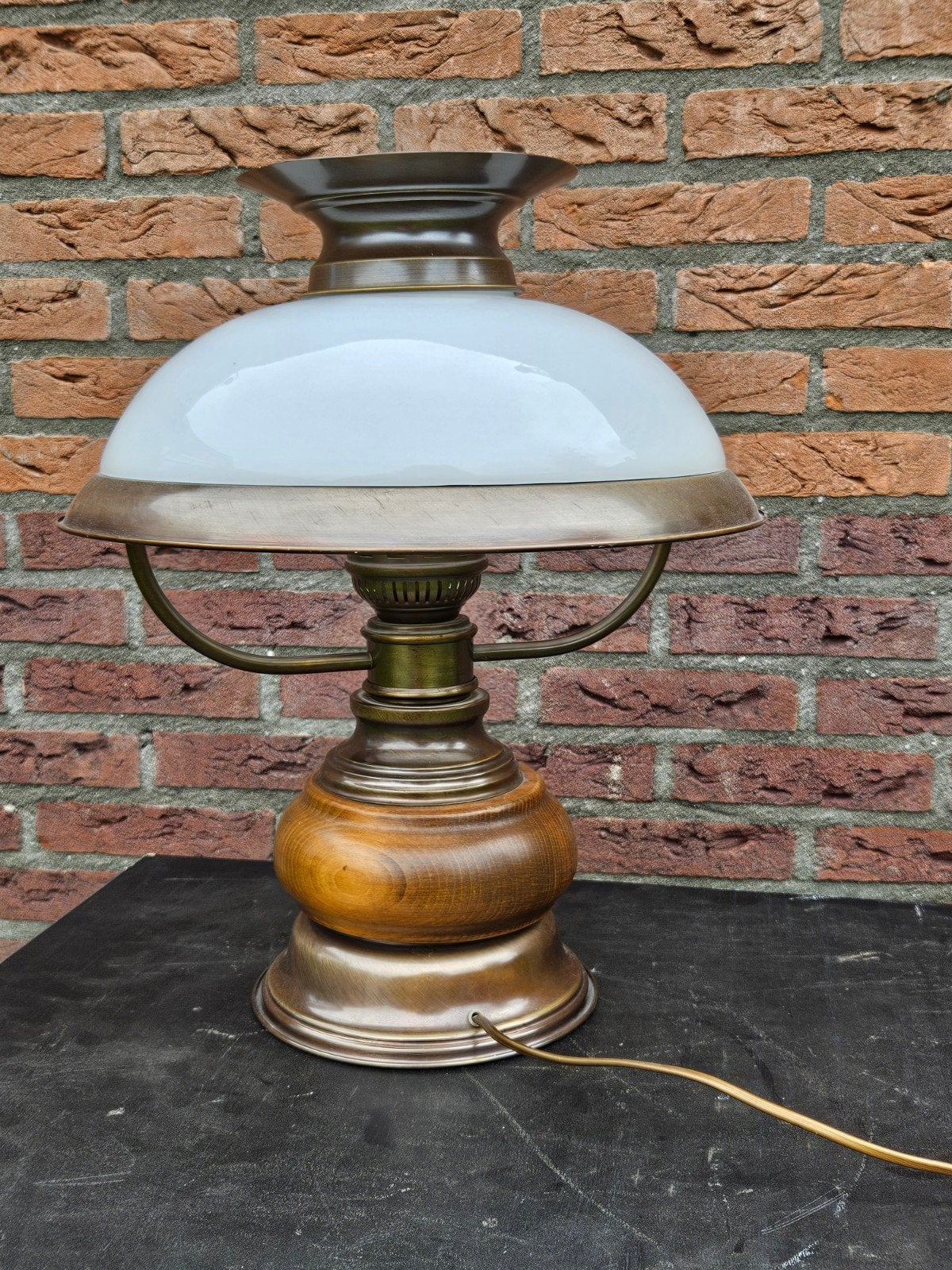 Vintage Tafellamp Olie-stijl - Hout, Messing, Opaalglas, Ophalen of Verzenden