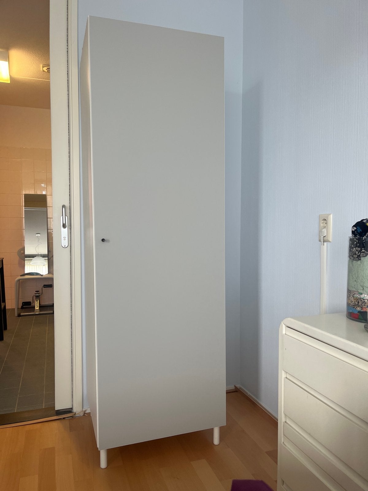2 grijze ikea kasten met deur - Ideaal voor smalle ruimtes, Ophalen, Overige materialen, Minder dan 50 cm, Gebruikt