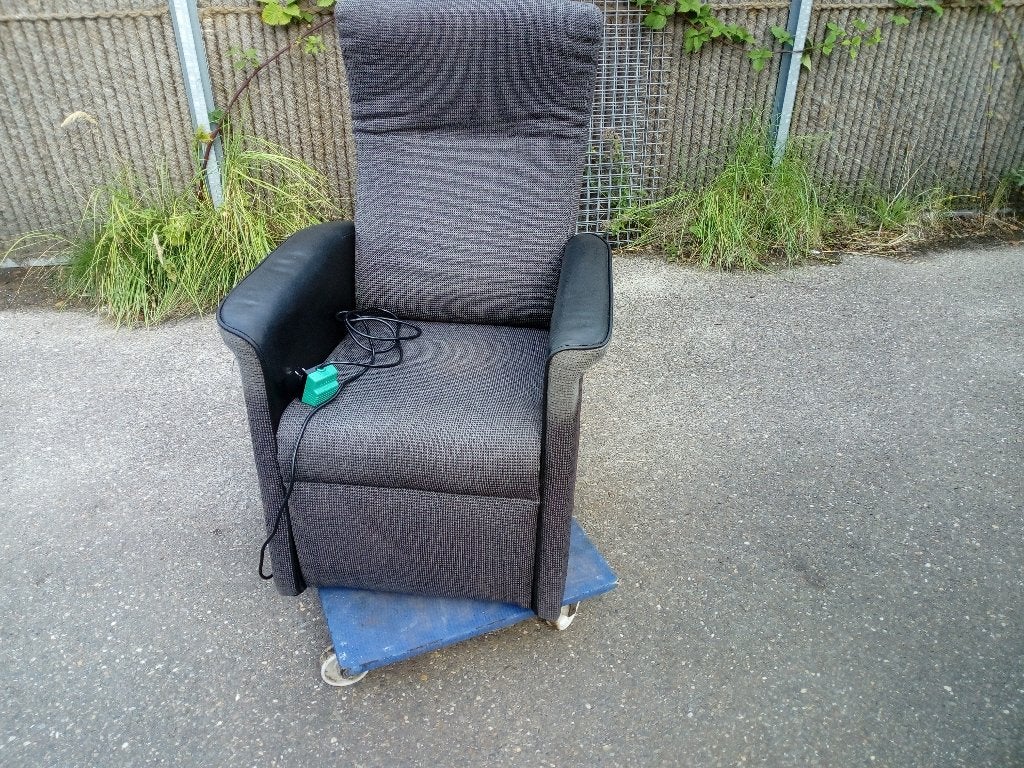 elektrisch verstelbare relaxfauteuil, Ophalen of Verzenden, Gebruikt, 75 tot 100 cm, 50 tot 75 cm
