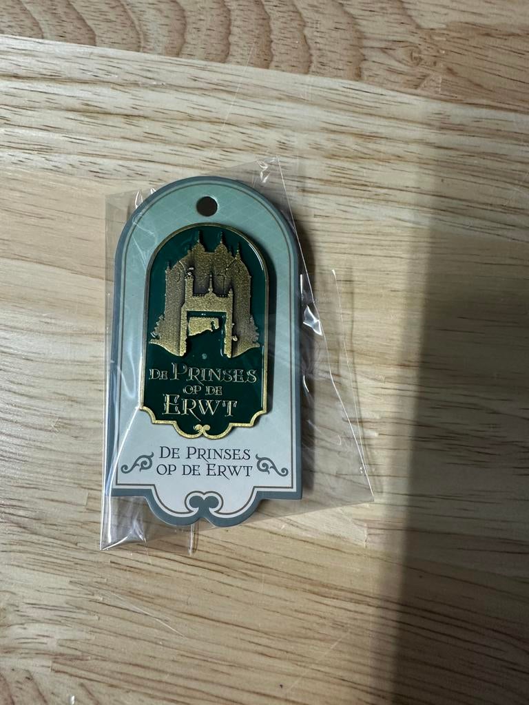 Efteling pin prinses  op de erwt, Ophalen of Verzenden, Zo goed als nieuw, Button of Speldje