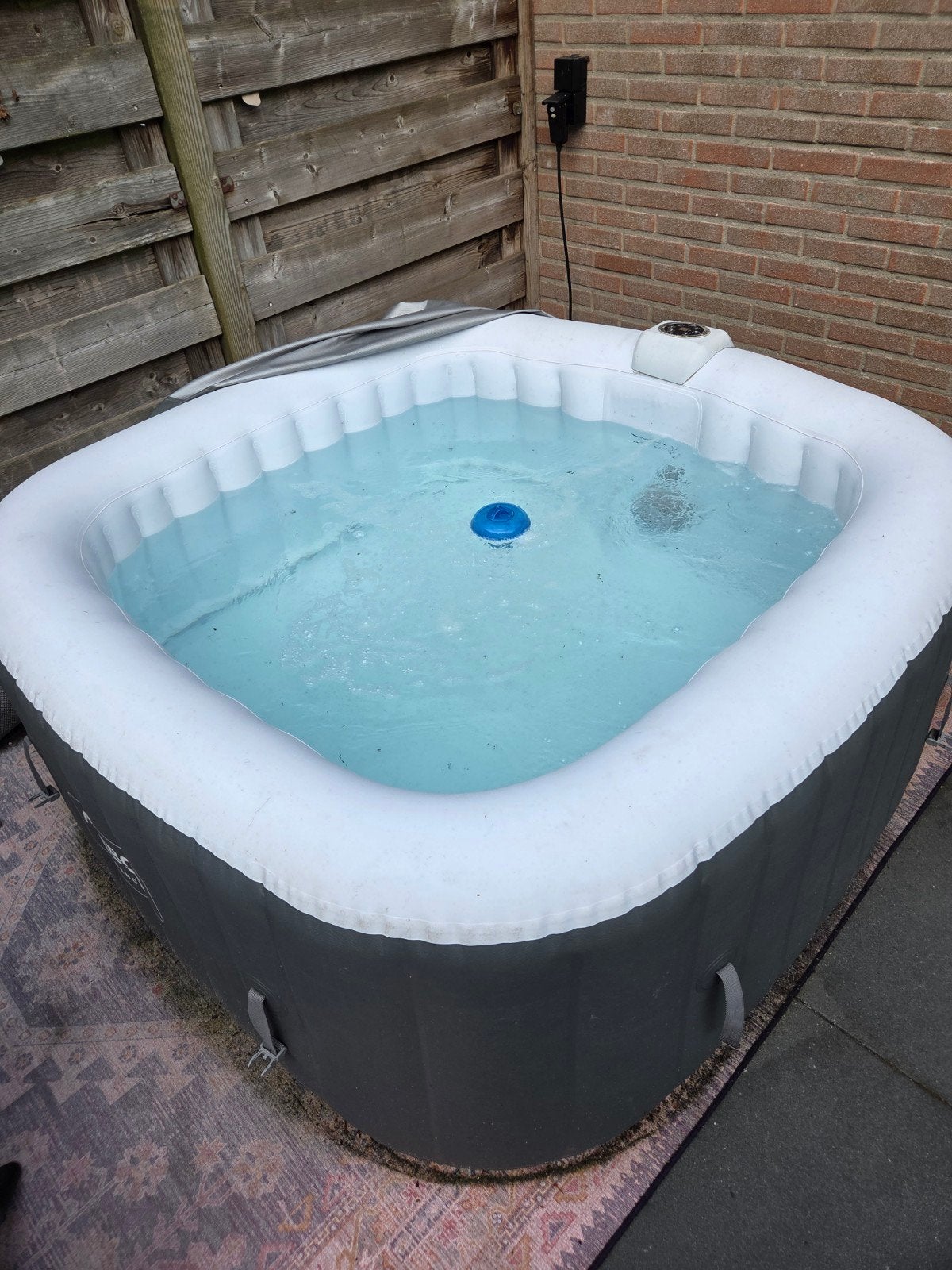 Opblaasbare Jacuzzi Arebos - Zo goed als nieuw, Tuin en Terras, Ophalen, Zo goed als nieuw, Filter, Opblaasbaar
