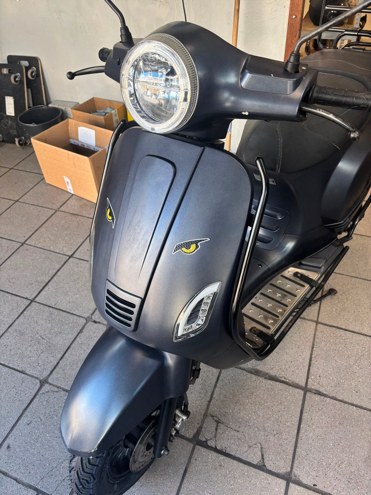 Senzo Scooter + helmet + lockchain, Fietsen en Brommers, Snorfietsen en Snorscooters, Ophalen, Gebruikt, Benzine, Overige merken