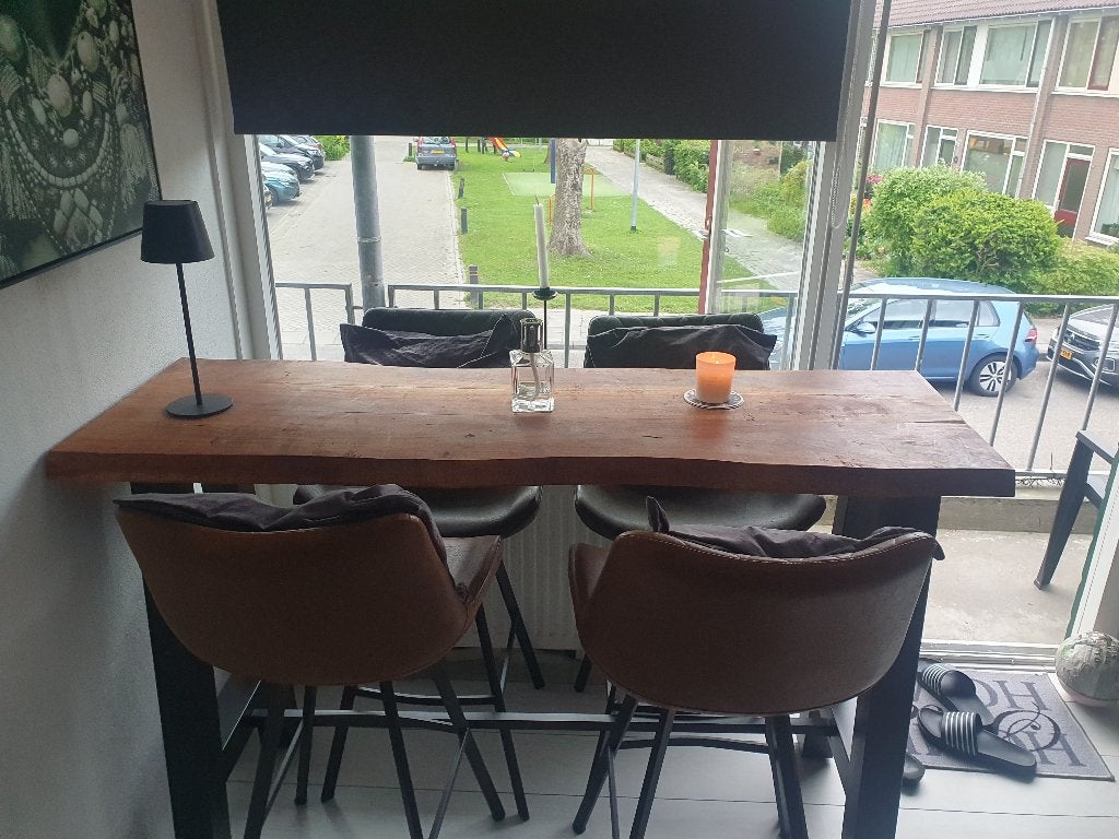 Massief mangohouten bartafel met 4 barstoelen, Ophalen, Zo goed als nieuw