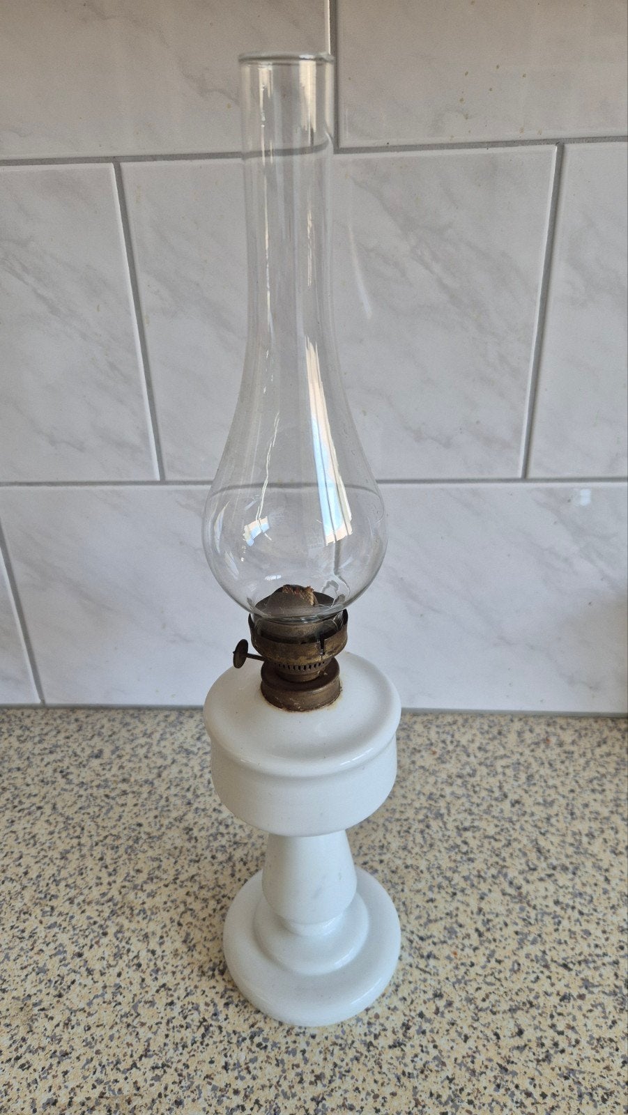 Antieke olielamp wit opaline, Ophalen