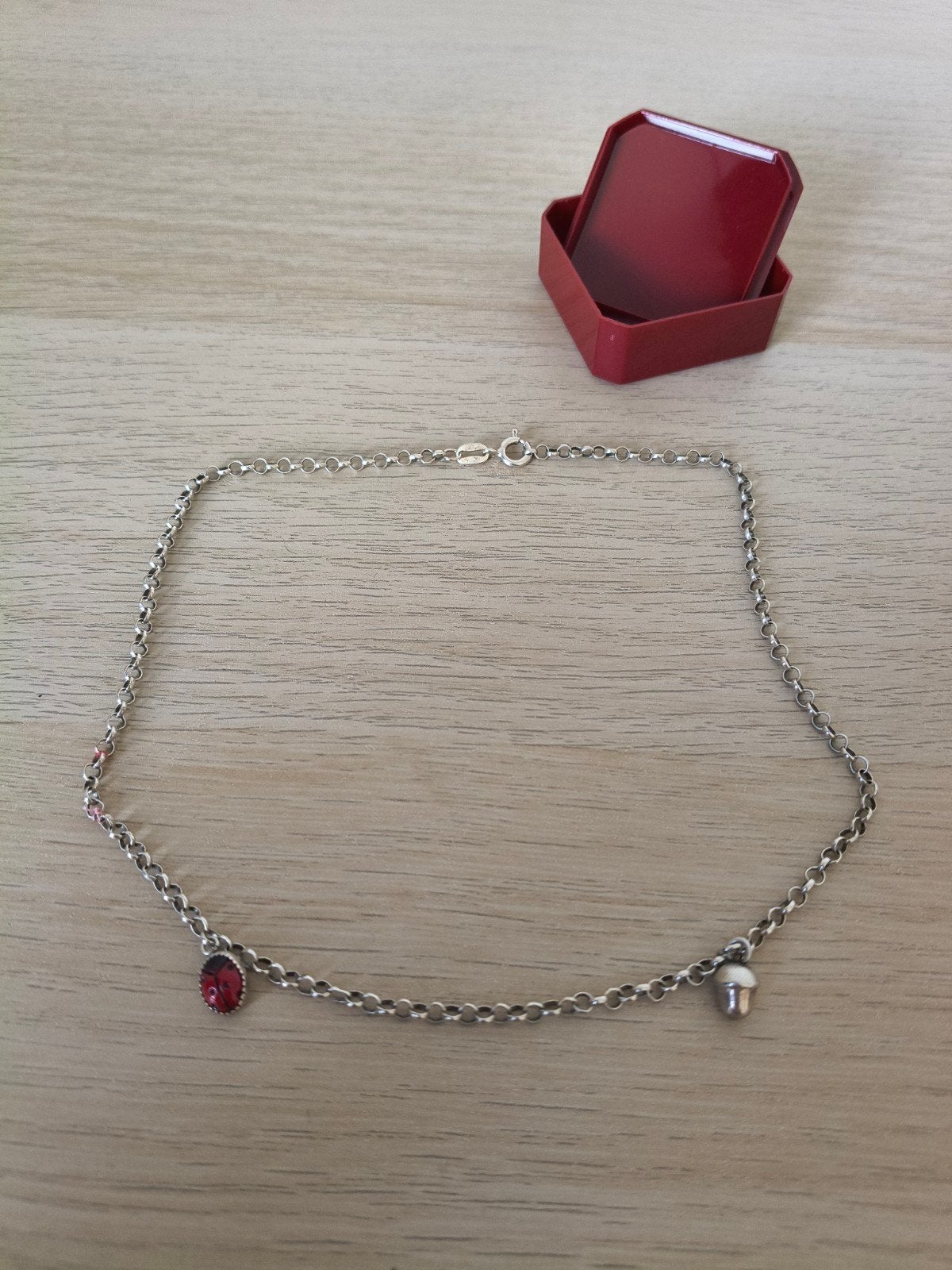 Zilveren kinderketting met lieveheersbeestje en eikel hanger, Met hanger, Ophalen of Verzenden, Zo goed als nieuw, Zilver