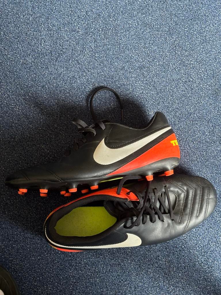 Originele Nike Tiempo voetbalschoenen maat 43, Sport en Fitness, Ophalen of Verzenden, Zo goed als nieuw