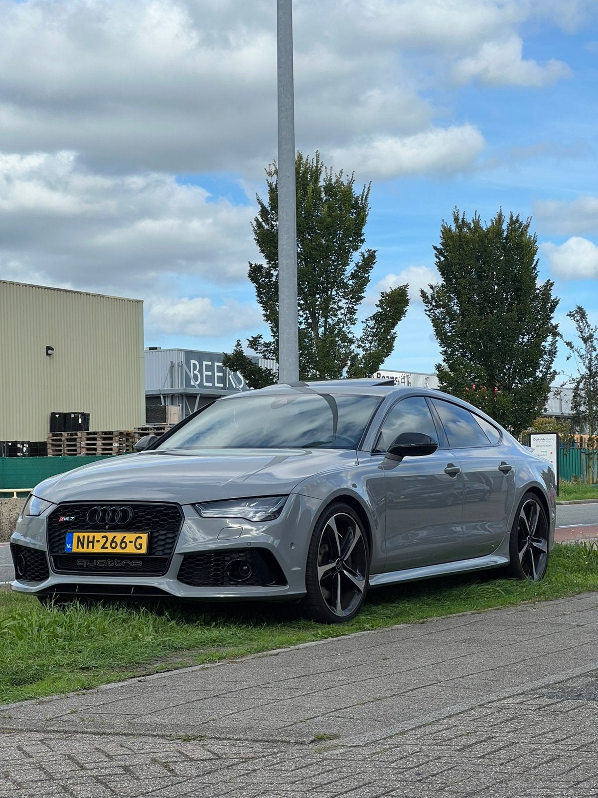 Audi RS7 4.0 / SOFT CLOSE / HUD / NACHTzicht / B&O, Auto's, Automaat, Overige kleuren, 1905 kg, 4 stoelen