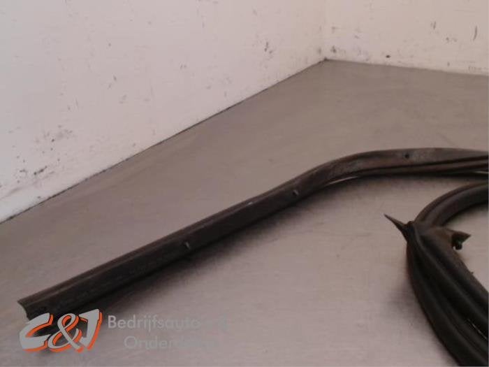 Portierrubber 4Deurs links-achter van een Fiat Ducato, Gebruikt, -, -, Ophalen of Verzenden