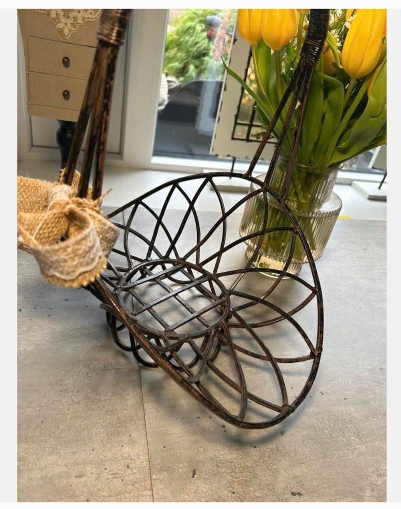 Vintage Grote mand metaal met twee vintage eieren uit DDR, Huis en Inrichting, Overige materialen, Ophalen of Verzenden, Zo goed als nieuw
