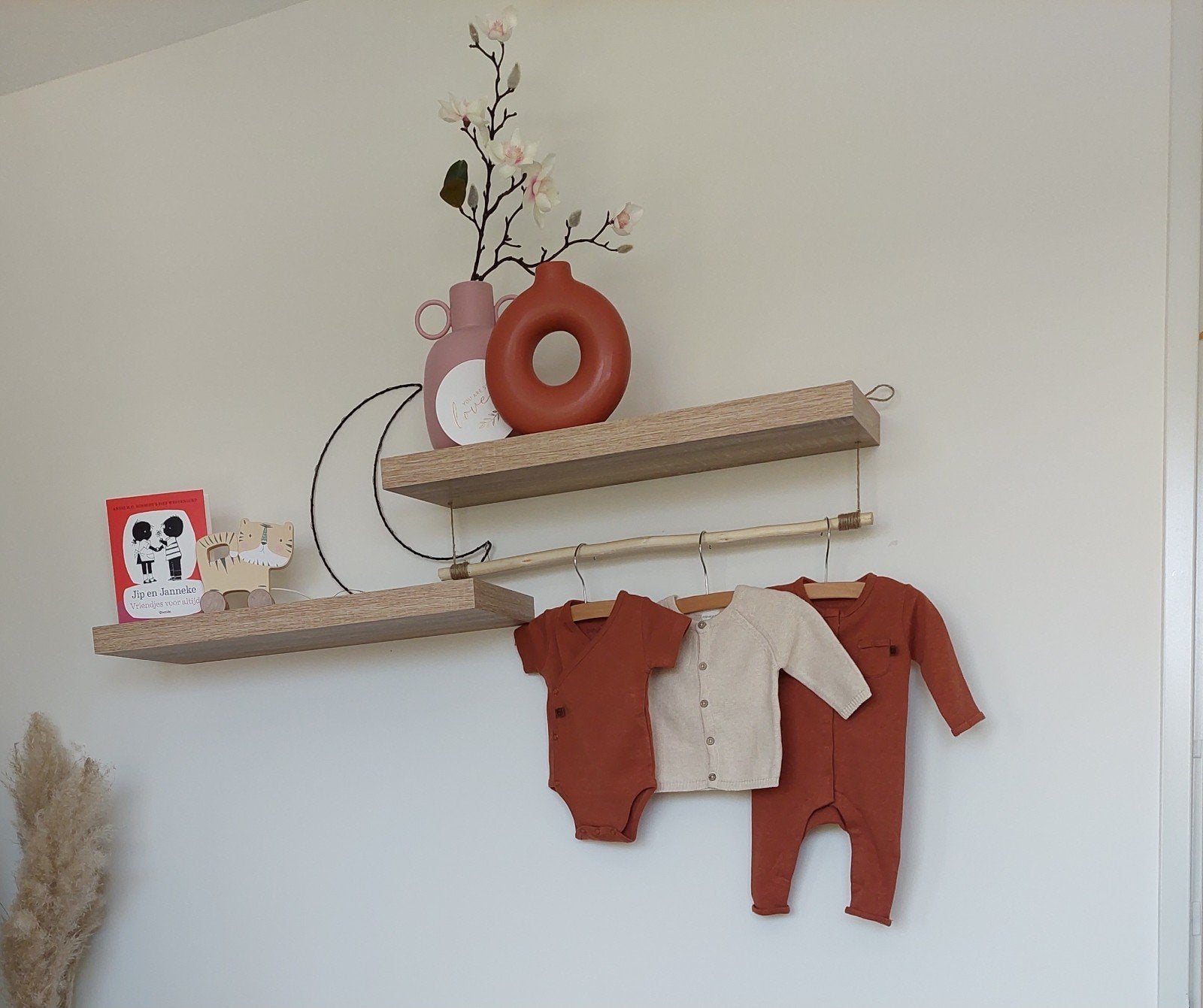 Wandplanken met kledingrekje, Ophalen of Verzenden, Zo goed als nieuw