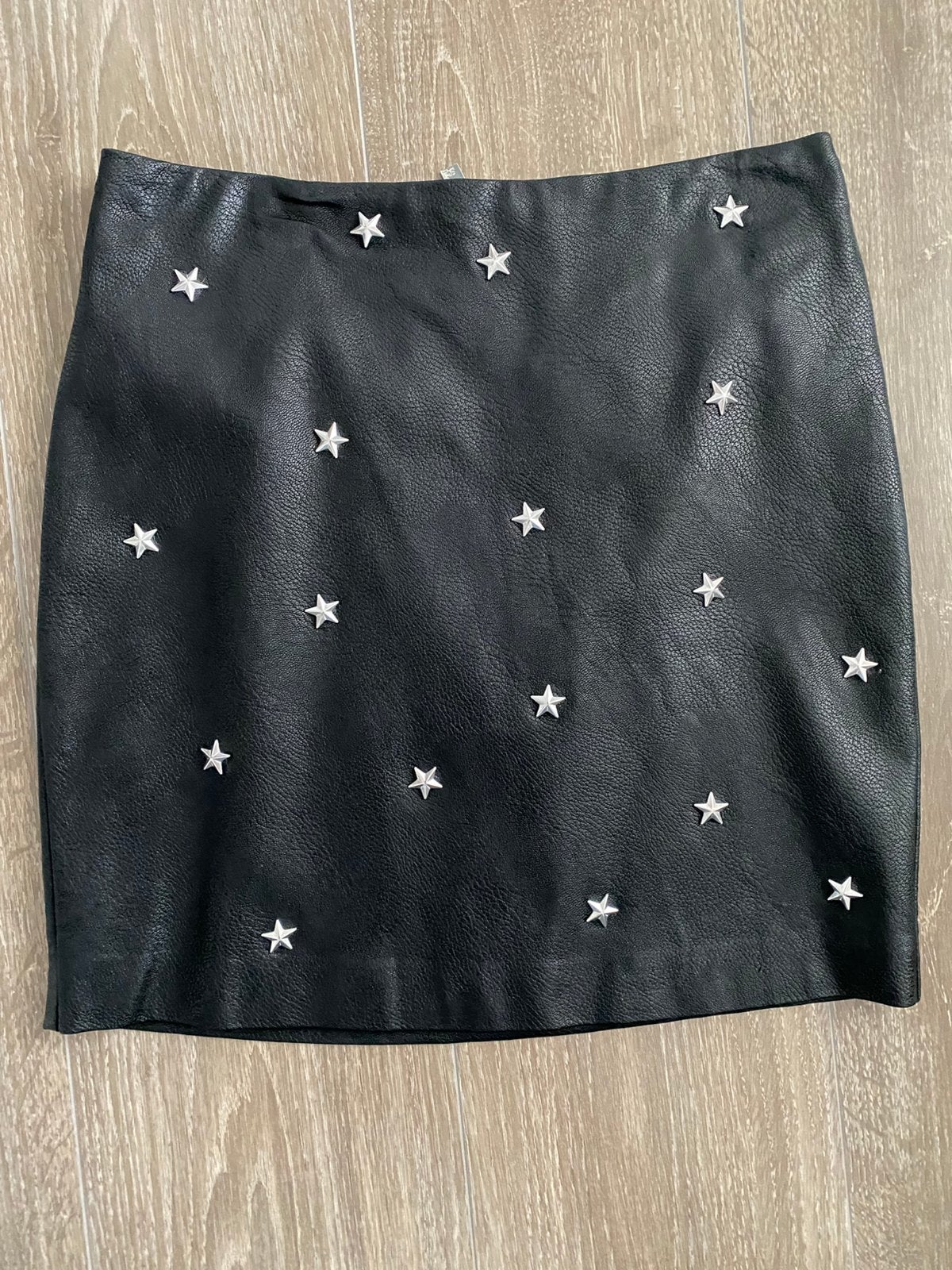 NIEUW Dames nep leren rok met metalen sterren maat 34 XS, Supertrash, Zwart, Nieuw, Ophalen of Verzenden