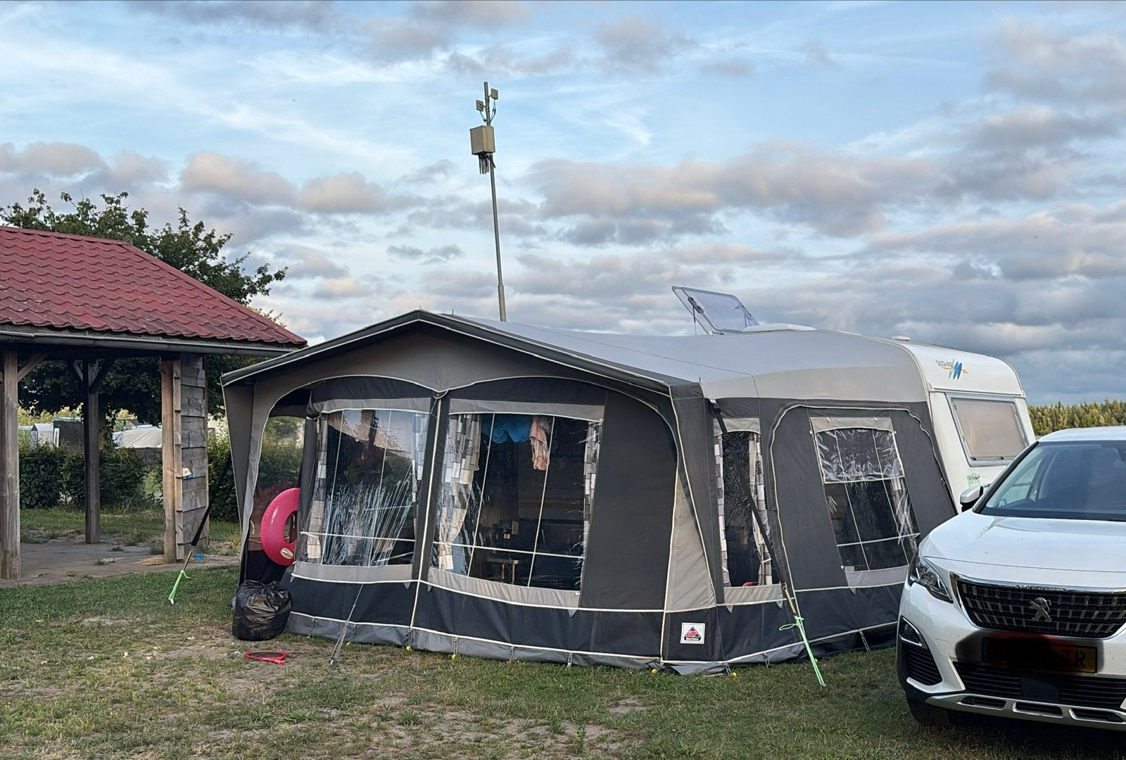 Knaus Sudwind 450 - Compacte en complete caravan, Caravans en Kamperen, Rondzit, Omvormbare zithoek, Particulier, 4 tot 5 meter