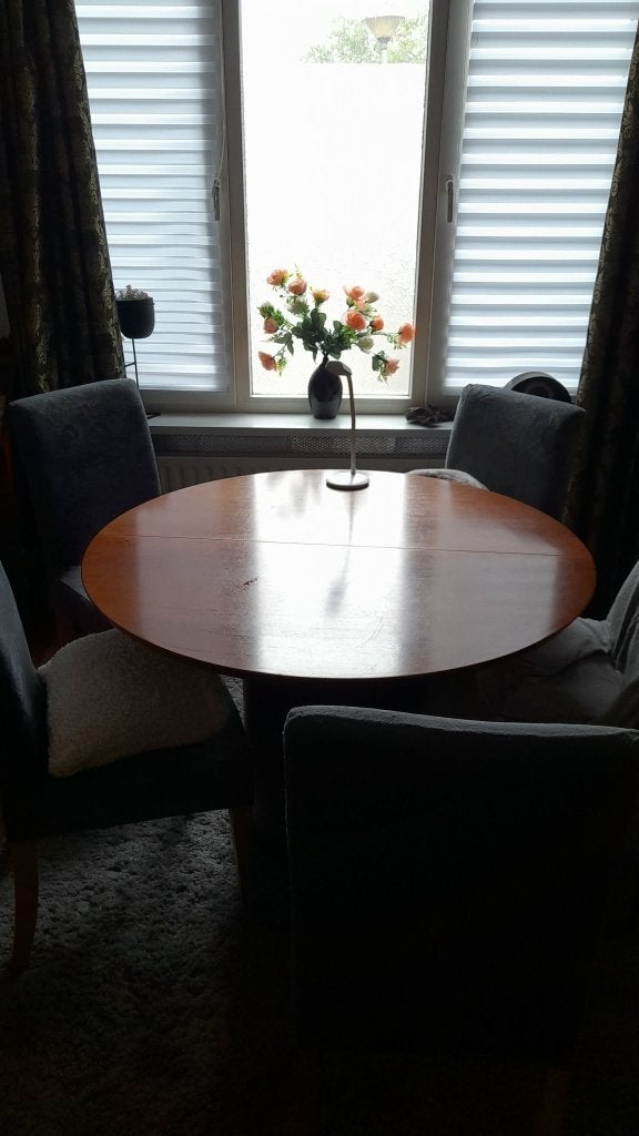 Eettafel rond (uitschuifbaar naar ovaal), Huis en Inrichting, Ophalen, Gebruikt, Vintage, warme roodbruine kersenhout kleur, retro, rond, ovaal