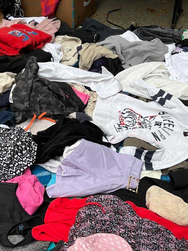 13 grote dozen vol kleding!!! Honderder stuks, Ophalen, Zo goed als nieuw