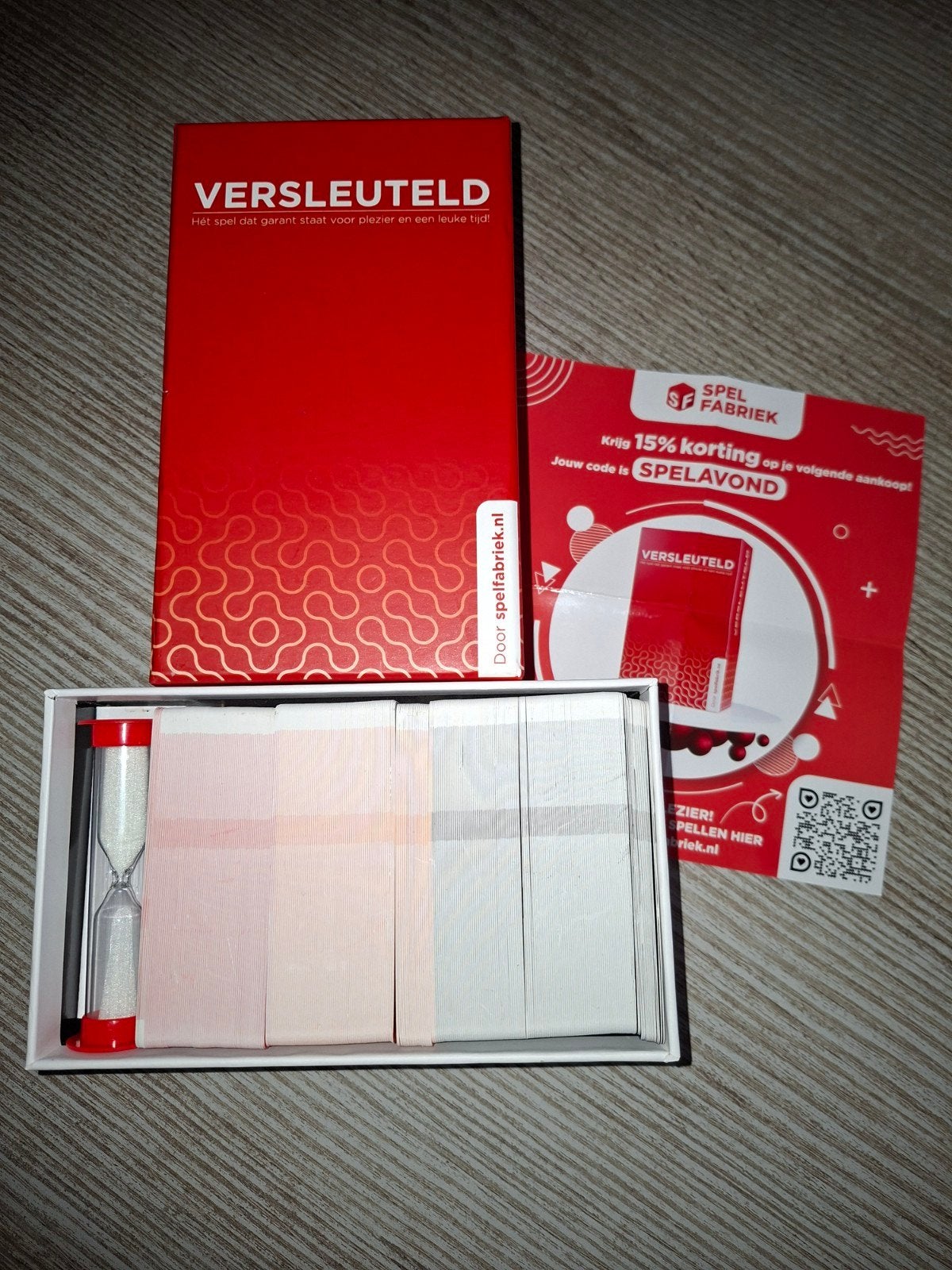 Versleuteld, Hobby en Vrije tijd, Ophalen of Verzenden, Zo goed als nieuw