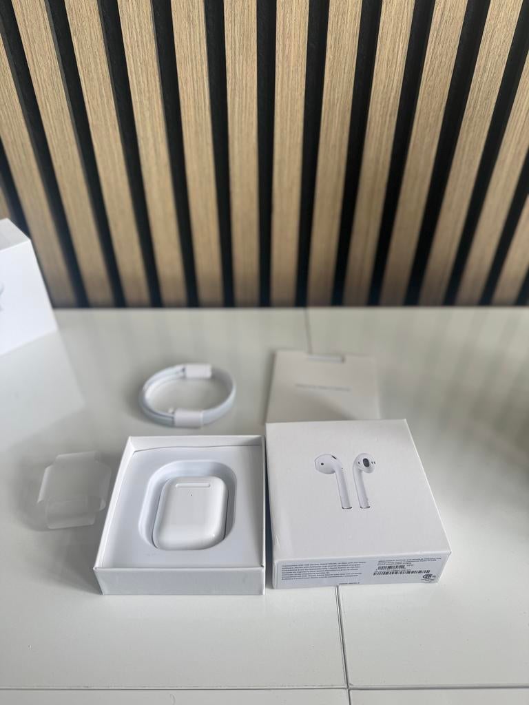 Apple Airpods 2, nieuw gesealed, Ophalen of Verzenden, Zo goed als nieuw, Apple, Bluetooth