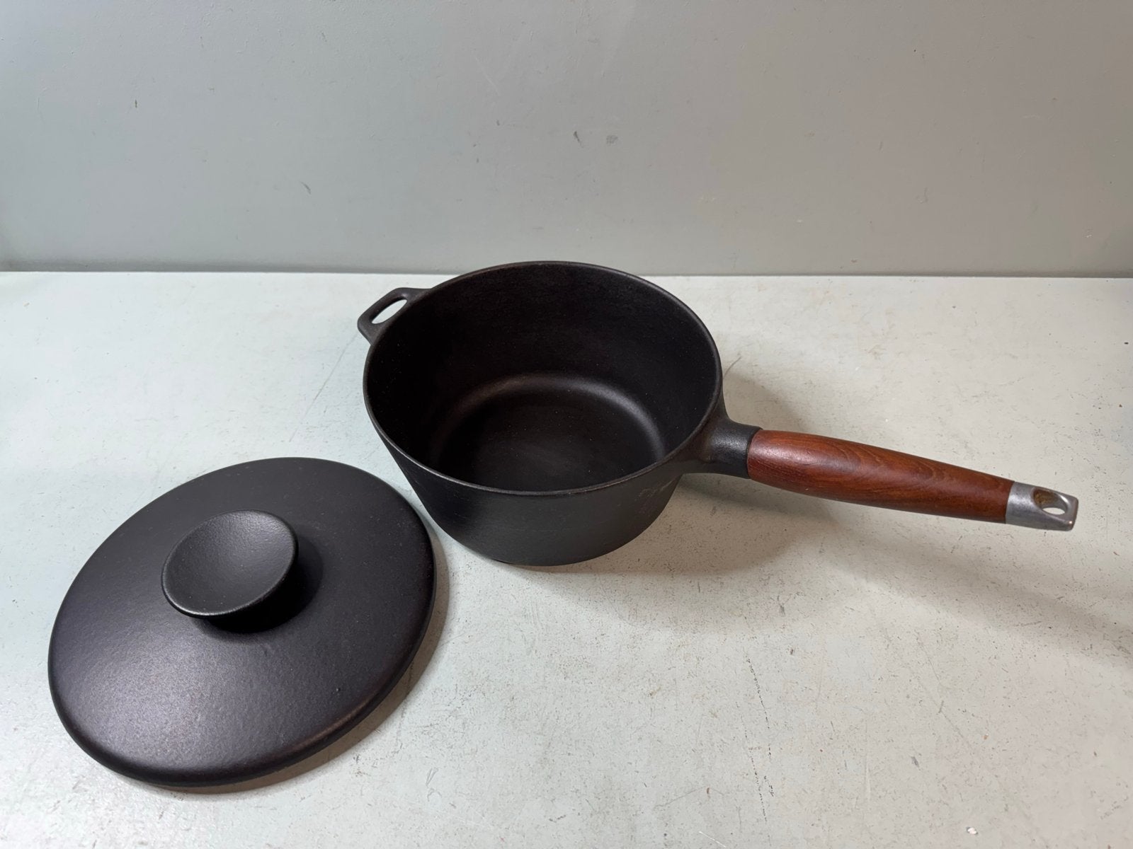 Vintage Copco Gietijzeren Kookpan met Houten Handvat, Gebruikt, Gietijzer, Met deksel, ?