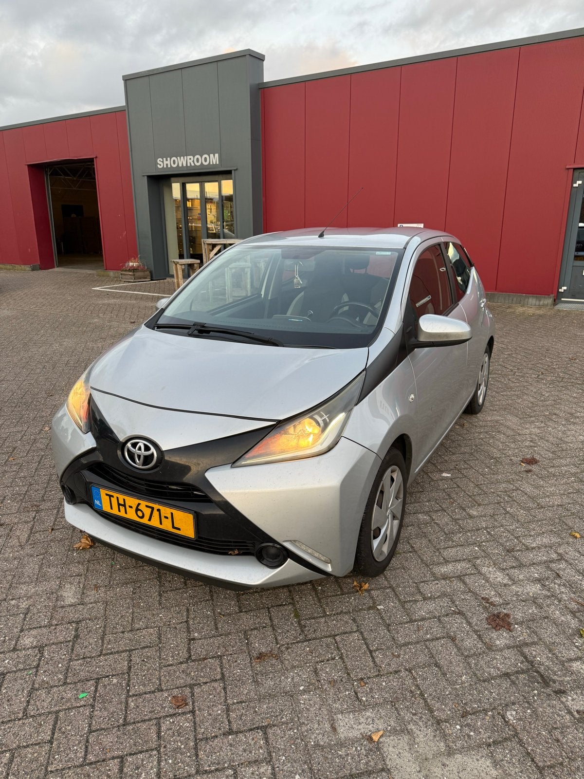 Toyota Aygo 1.0 12V Vvt-i Ddrs 2015 Grijs, Auto's, Voorwielaandrijving, 4 stoelen, 24 km/l, Handgeschakeld