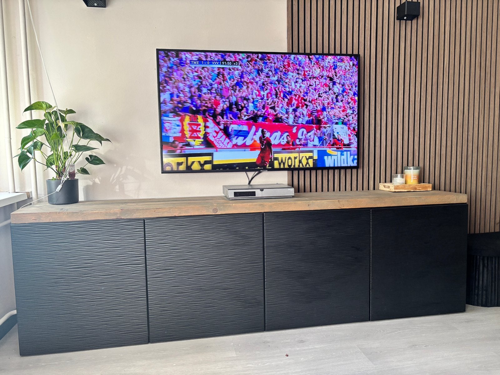 Tv meubel, Huis en Inrichting, Woonaccessoires | Cd- en Dvd-rekken, Ophalen, Zo goed als nieuw, Hout, Cd's
