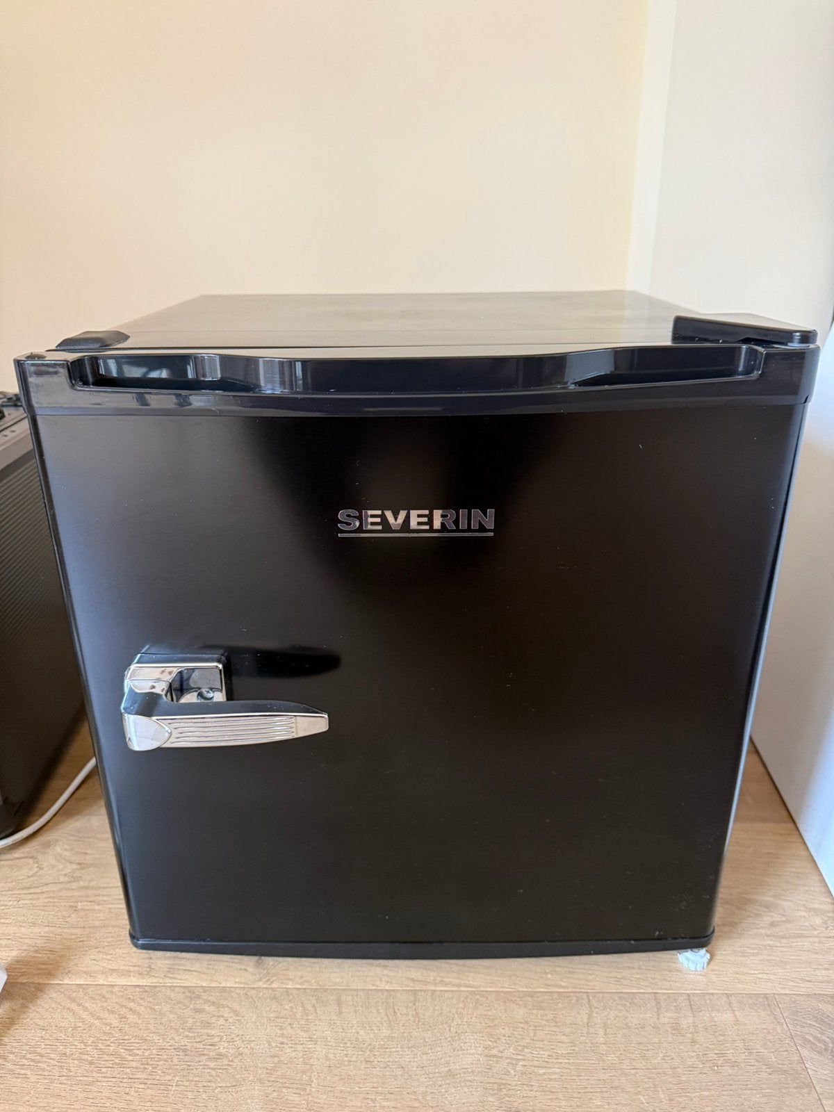 GB 8880 - Retro mini koel-/vriesbox