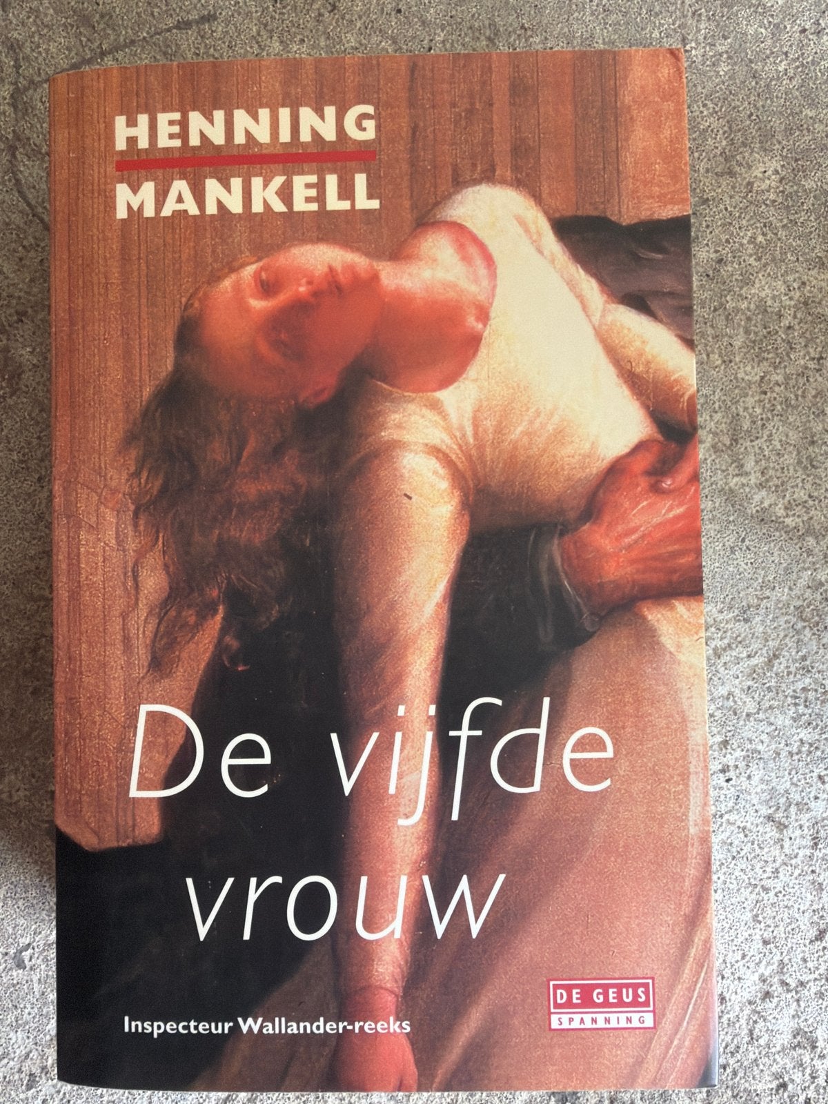 De vijfde vrouw - Henning Mankell (Inspecteur Wallander), Boeken, Ophalen of Verzenden, Gelezen
