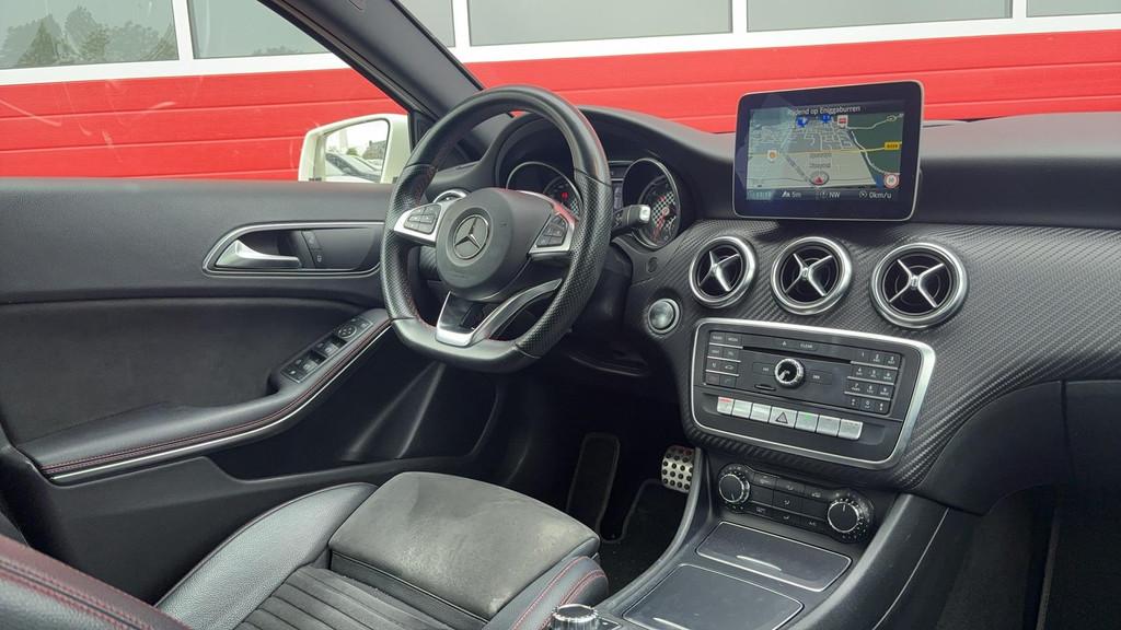 Mercedes-Benz A-klasse 180 Business Solution AMG AUTOMAAT /, Auto's, Mercedes-Benz, Gebruikt, 4 cilinders, Leder en Stof, 19 km/l